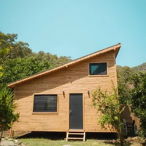 Oda ve Kahvaltı Nomads Fethiye, Yanıklar